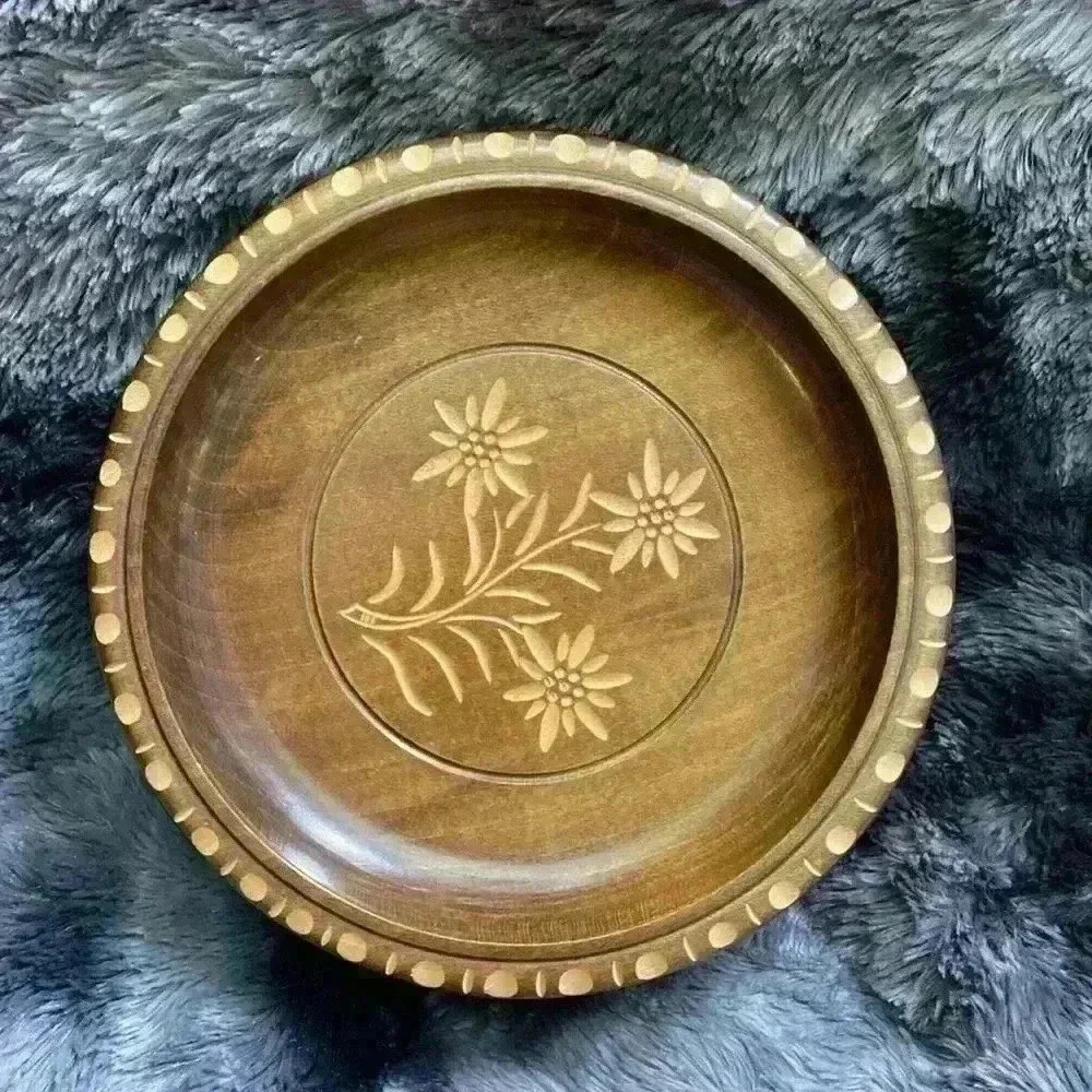 HAND CARVED MUSICAL
CANDY DISH hand made in Austria - Picture 11 of 16
